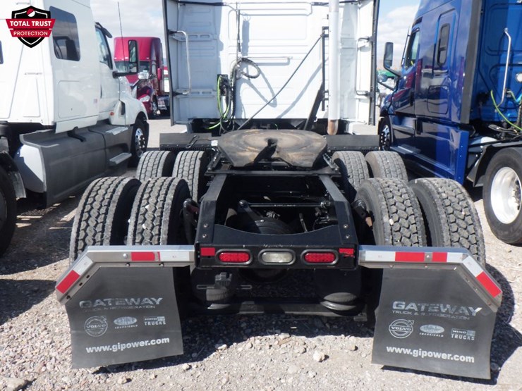 2021-volvo-vnl-760-image-8