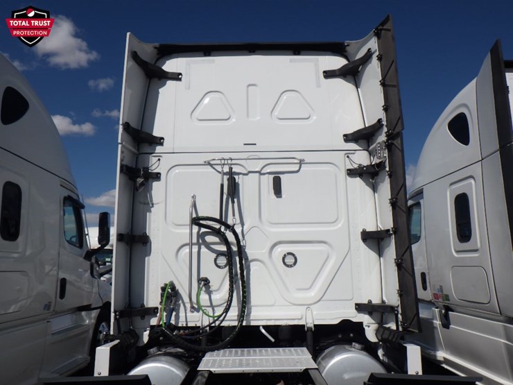 2024-freightliner-cascadia-126-image-14