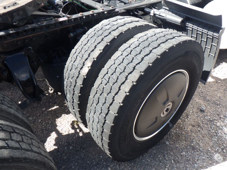 2024-freightliner-cascadia-126-image-5