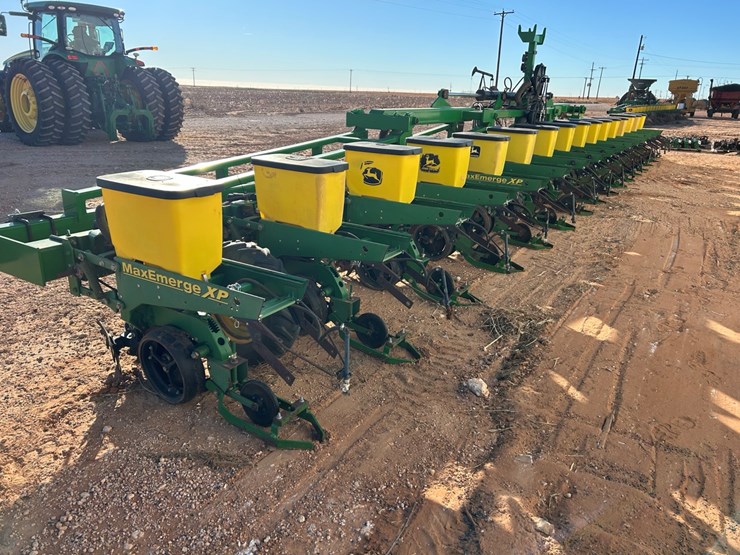 john-deere-1700-image-6
