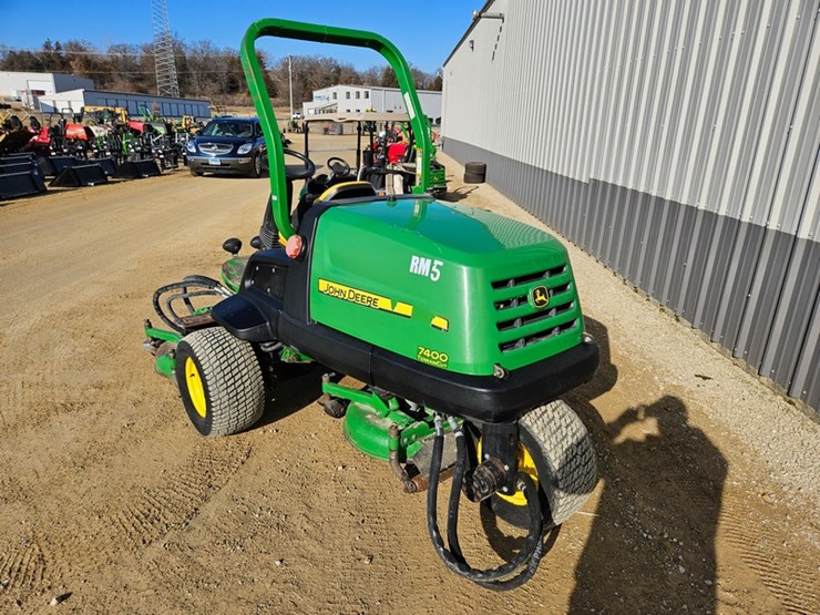 john-deere-7400-image-3