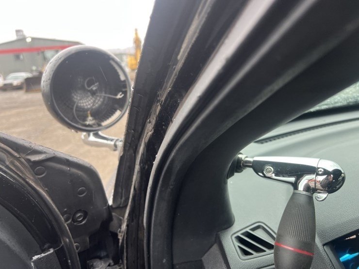 2017-ford-explorer-image-28