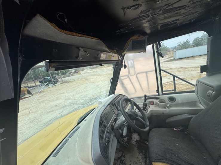 2016-caterpillar-730c-image-10