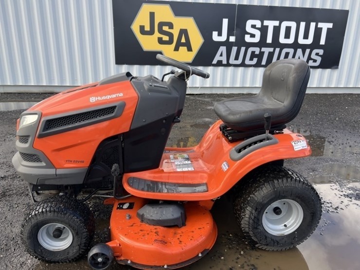 husqvarna-yth22v46-ride-on-lawn-mower-image-7