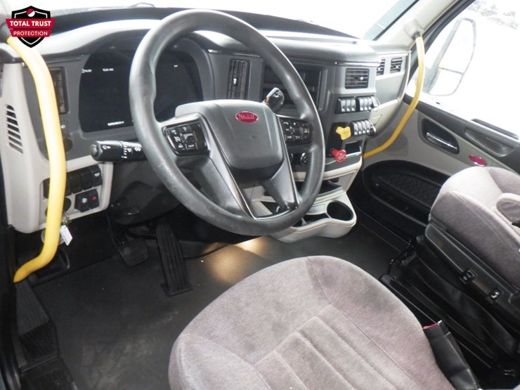 2022-peterbilt-579-image-15