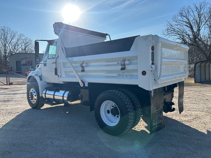 2013-international-durastar-4400-image-10