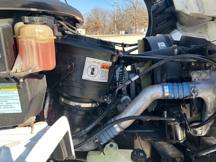 2018-freightliner-m2-106-image-30