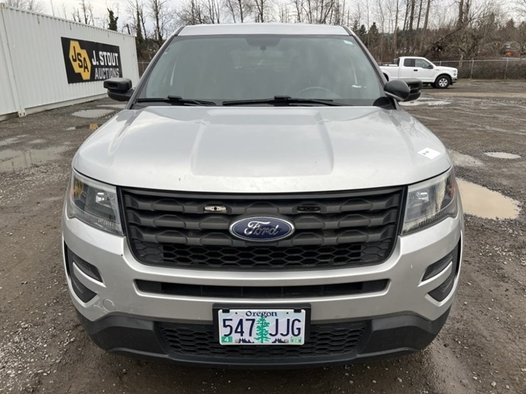 2017-ford-explorer-image-8