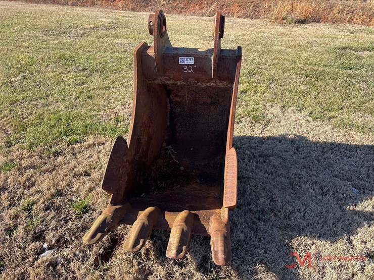 hensly-32"-excavator-tooth-bucket-image-5