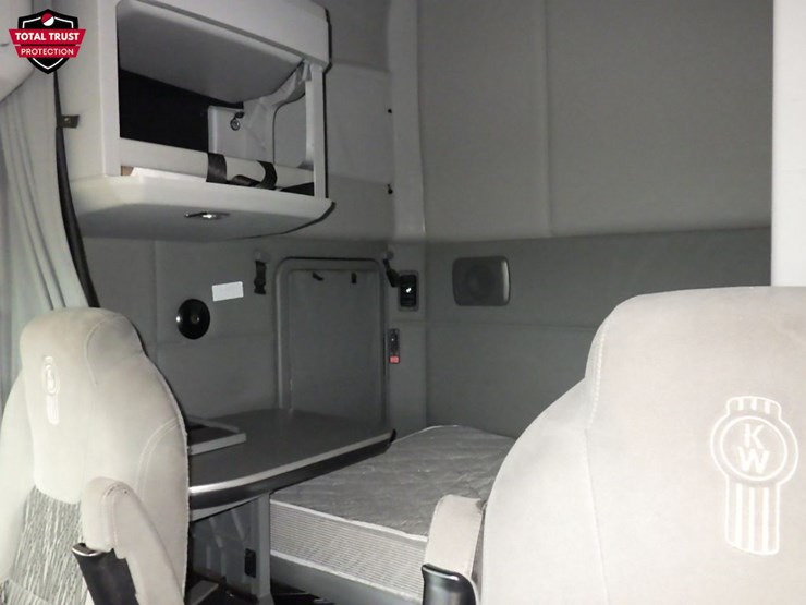 2022-kenworth-t680-image-24