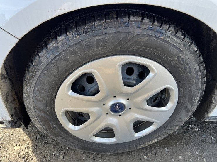 2014-ford-focus-sedan-image-15