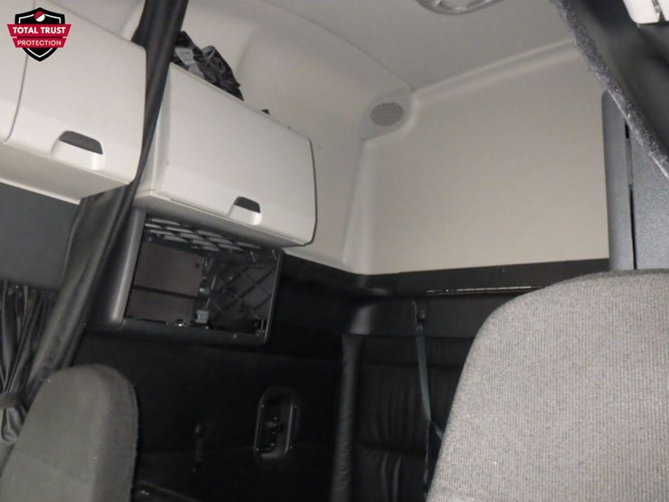 2023-freightliner-cascadia-126-image-18