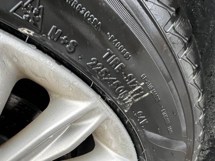 2013-ford-fusion-se-hybrid-sedan-image-16