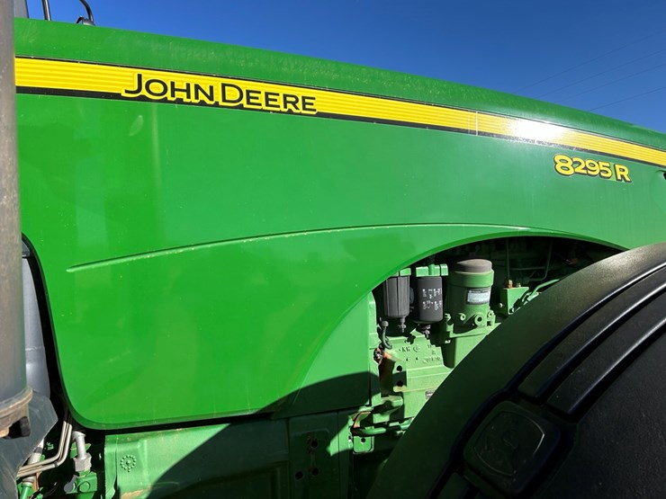 2010-john-deere-8295r-image-18