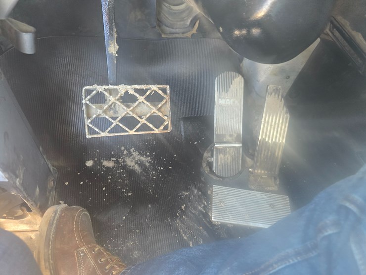 2001-mack-rd688s-image-101