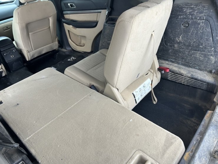 2016-ford-explorer-image-18