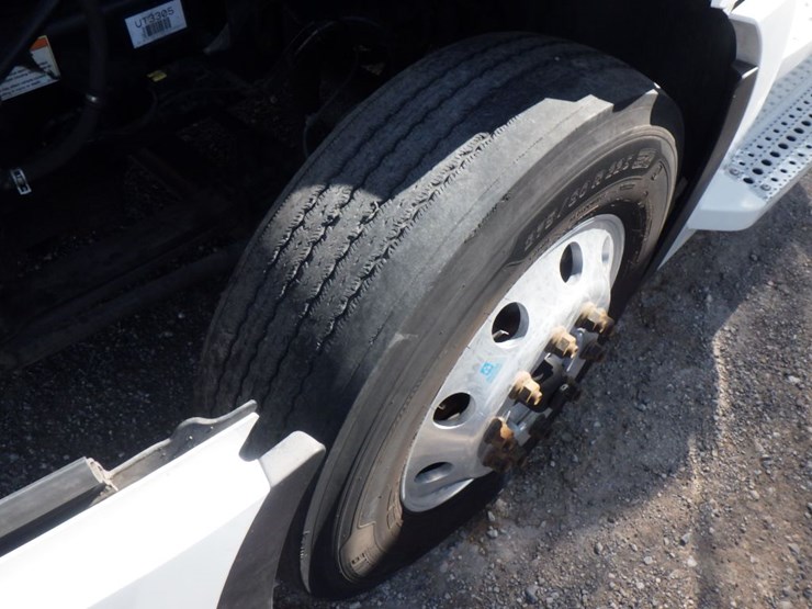 2024-freightliner-cascadia-126-image-24