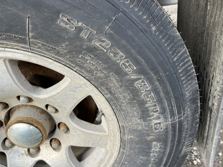 2008-bentley-t/a-sno-cat-trailer-image-15