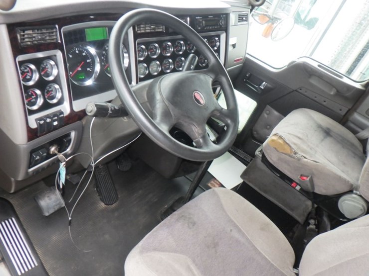 2013-kenworth-t800w-image-14