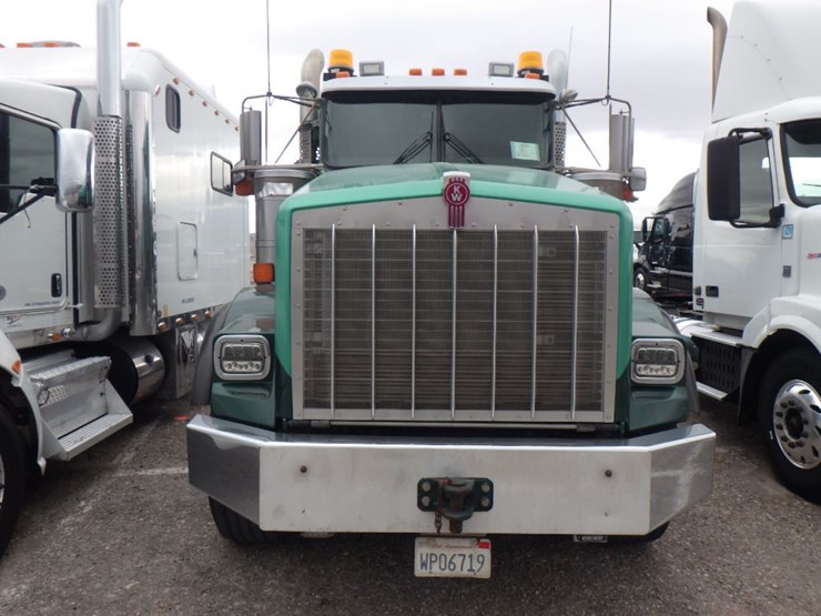 2013-kenworth-t800w-image-2