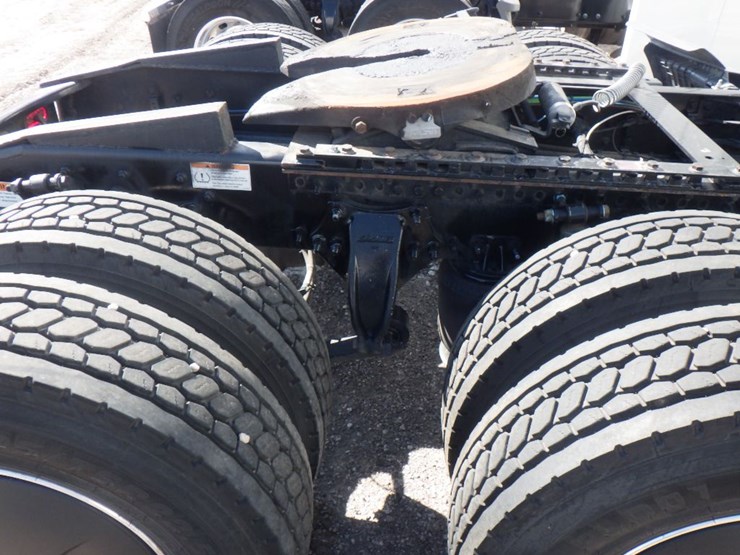 2024-freightliner-cascadia-126-image-8