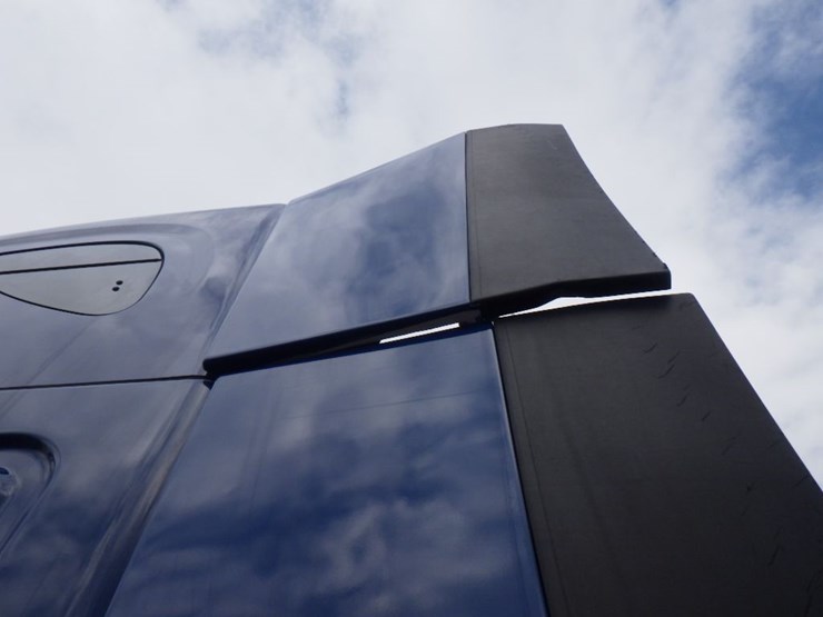 2019-freightliner-cascadia-126-image-20