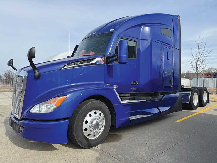 2023-kenworth-t680-image-1