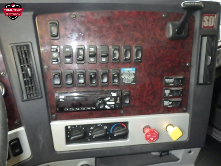 2019-freightliner-coronado-122-image-17