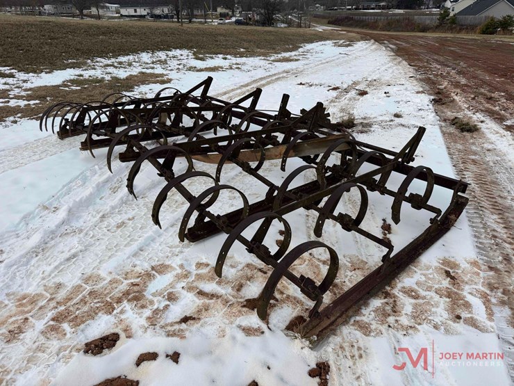 pull-type-field-cultivator-/-chisel-plow-image-2