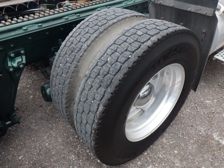 2013-kenworth-t800w-image-5