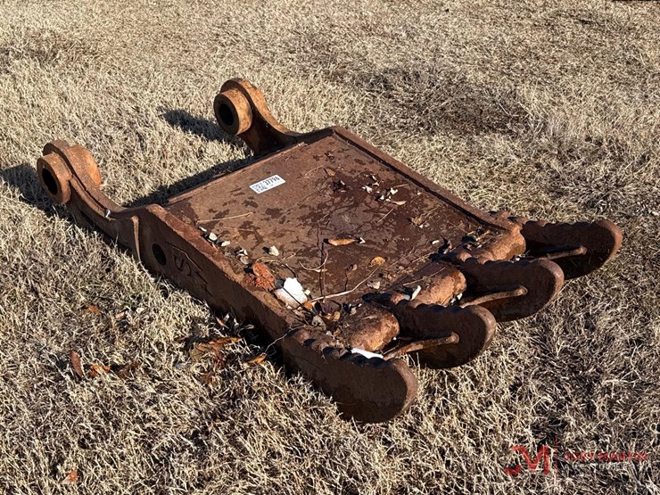 solesbee-4-finger-thumb-excavator-attachment-image-1