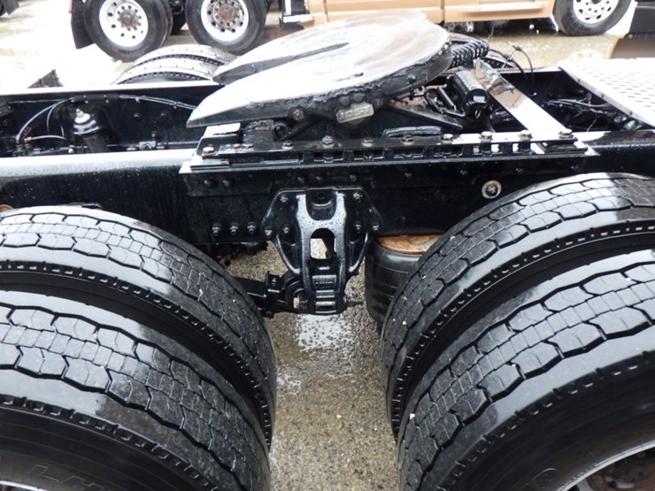 2022-kenworth-t680-image-9