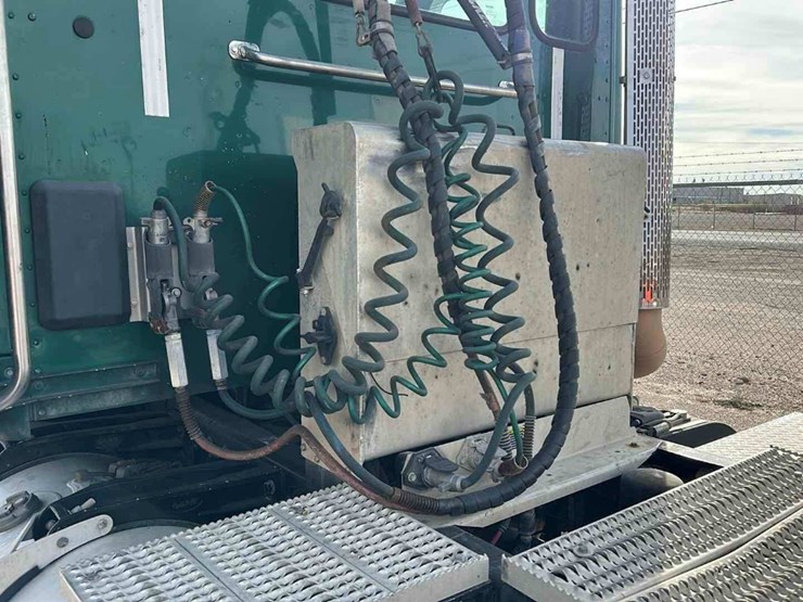 2016-peterbilt-579-image-9