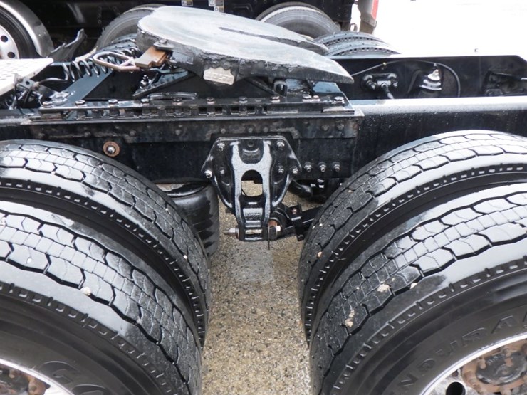 2022-kenworth-t680-image-16