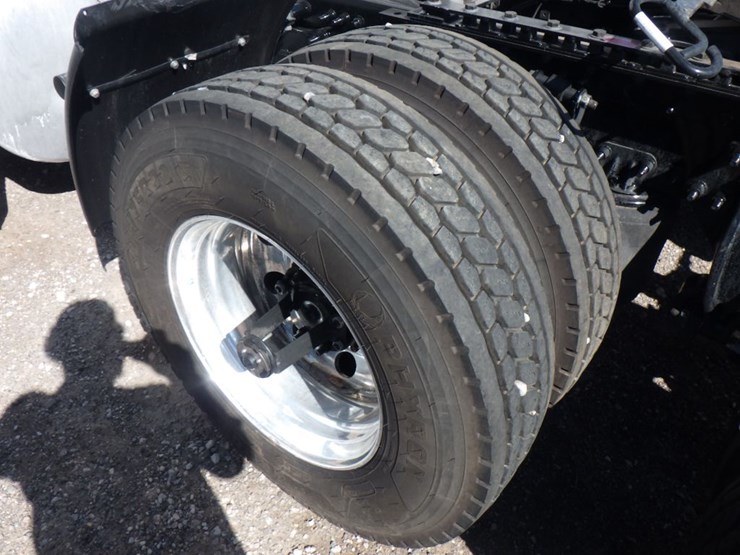 2024-freightliner-cascadia-126-image-15