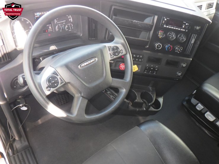 2024-freightliner-cascadia-126-image-17