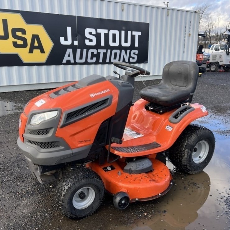 Husqvarna YTH22V46 Ride-On Lawn Mower