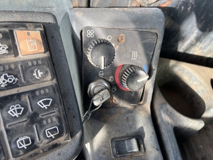 2004-deere-644j-image-23