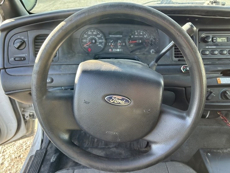 2007-ford-crown-victoria-sedan-image-17