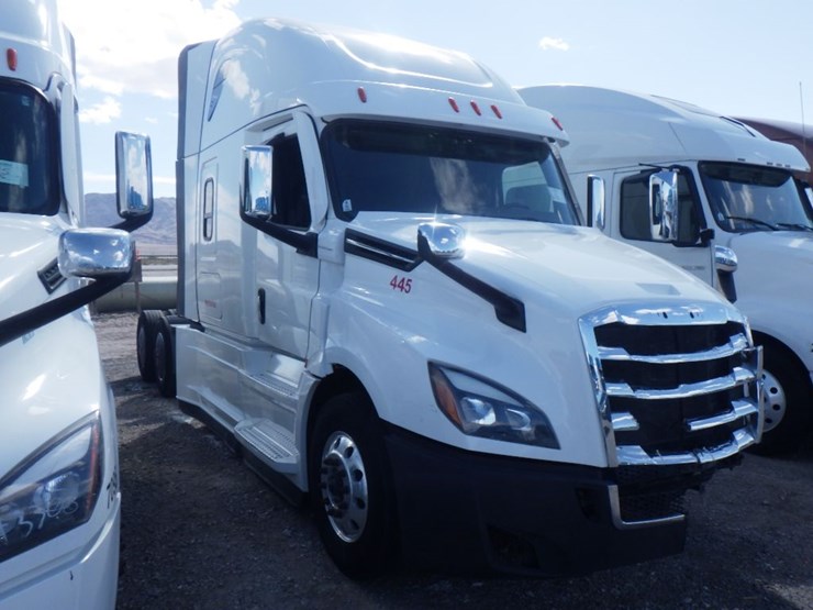 2023-freightliner-cascadia-126-image-5