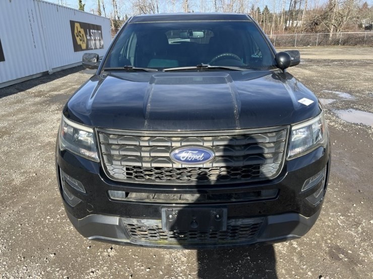 2016-ford-explorer-image-8