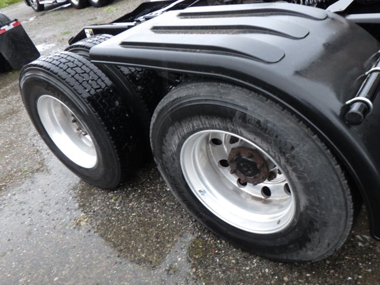 2017-peterbilt-579-image-5