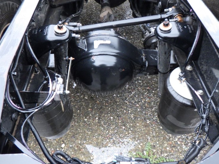 2017-peterbilt-579-image-8