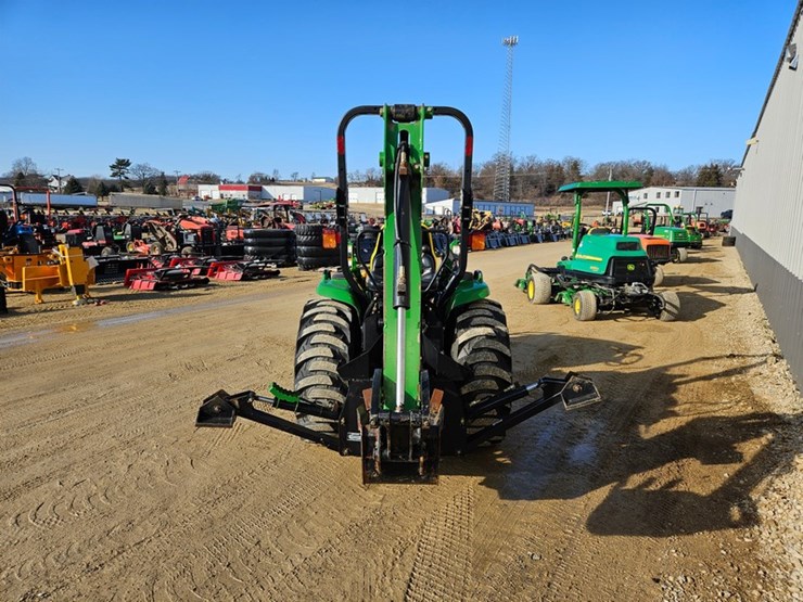 john-deere-3320-image-4