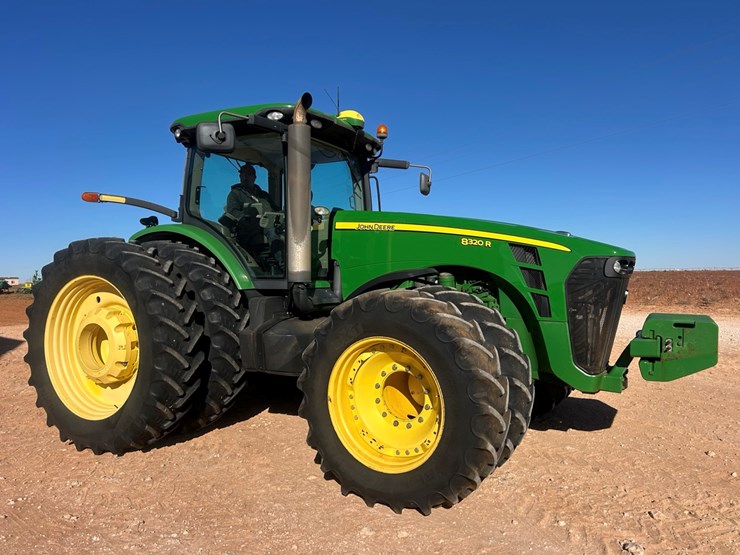 2010-john-deere-8320r-image-1