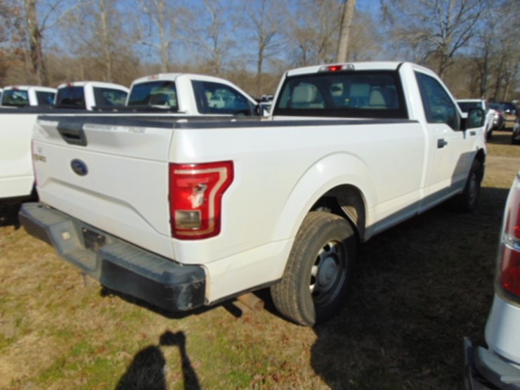 2017-ford-f150-xl-image-2