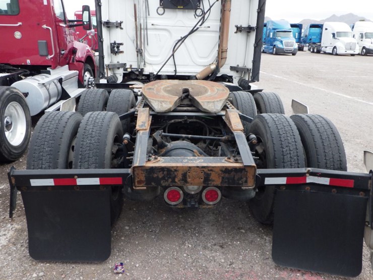 2019-freightliner-cascadia-126-image-16