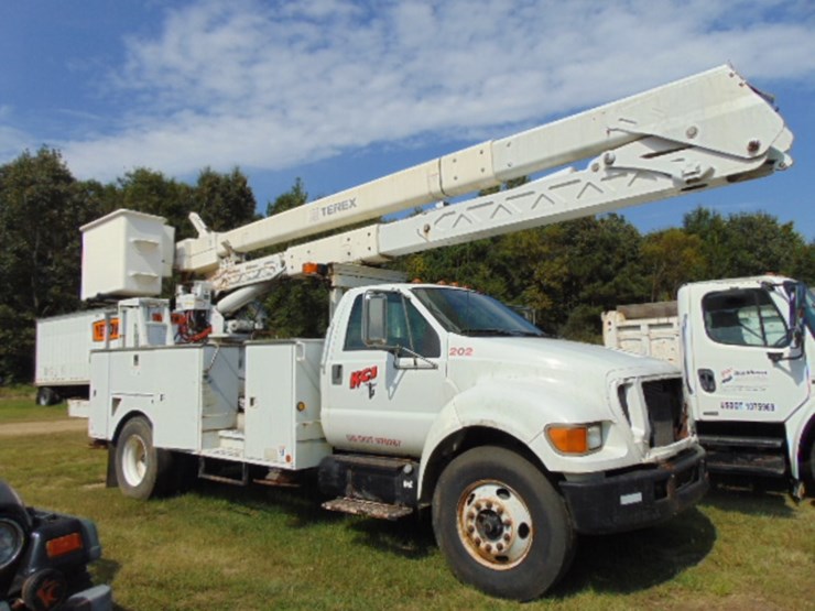 2004-ford-f750-image-1