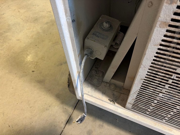 l.b.-white-premier-350-df-portable-heater-image-10