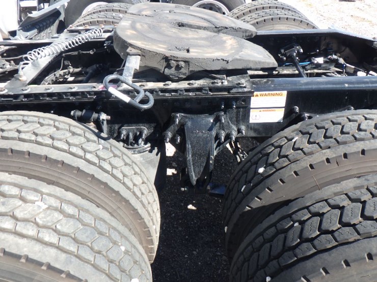 2024-freightliner-cascadia-126-image-16